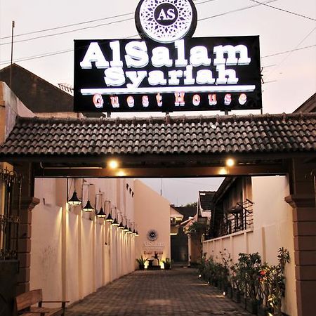 Alsalam Syariah Guesthouse Solo Exterior foto