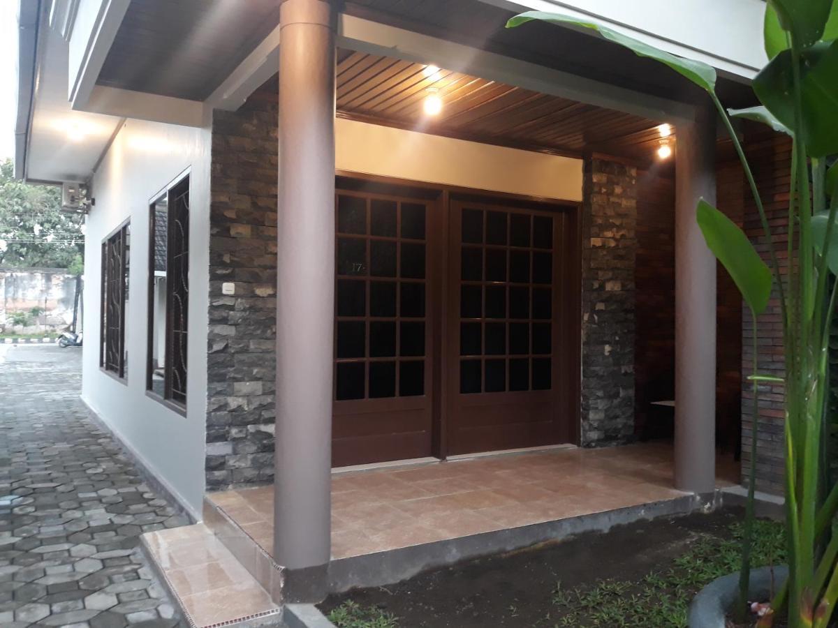 Alsalam Syariah Guesthouse Solo Exterior foto