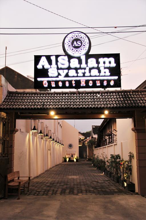 Alsalam Syariah Guesthouse Solo Exterior foto