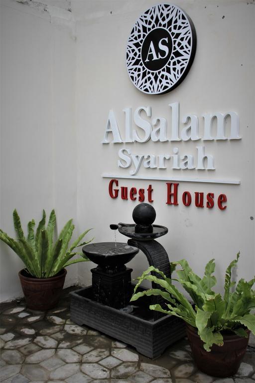 Alsalam Syariah Guesthouse Solo Exterior foto