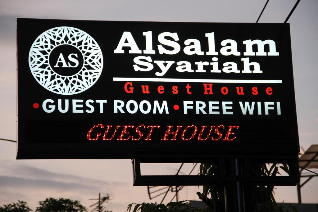 Alsalam Syariah Guesthouse Solo Exterior foto